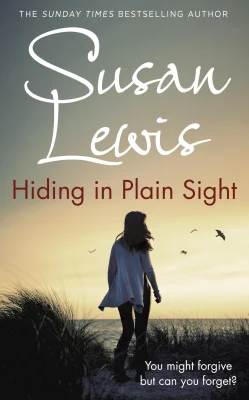 Hiding in Plain Sight (The Detective Andee Lawrence Series)