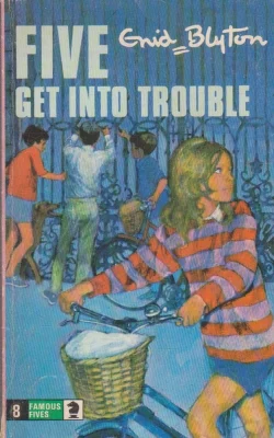 Five Get into Trouble (Knight Books)