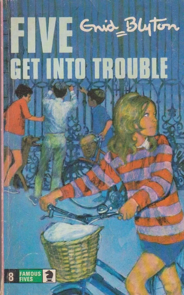 Five Get into Trouble (Knight Books)